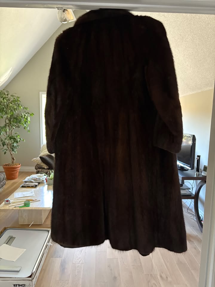 VINTAGE FULL LENGTH BLACK MINK COAT and HAT - photo 2