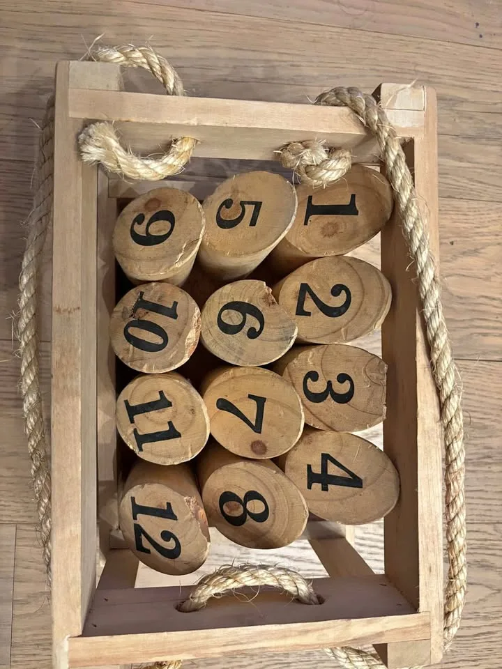 Molkky wooden pin and skittles crate game 🥕