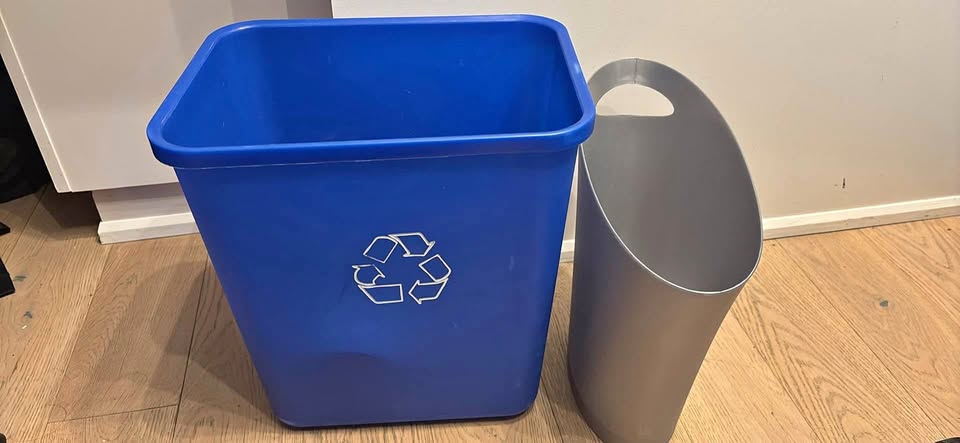 3 Garbage bins🥕