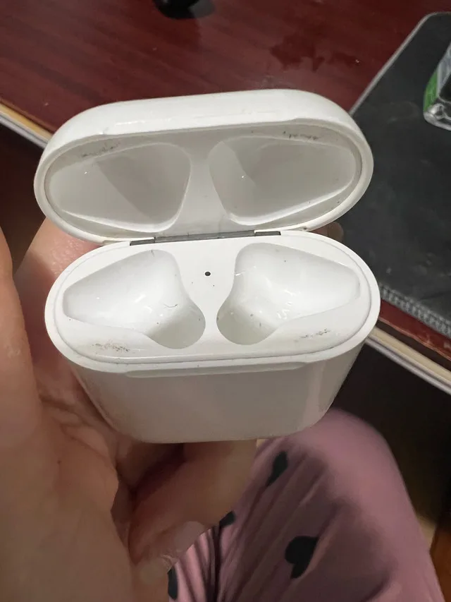 Cash only!! AirPods( 2nd generation) Case image indicator(3)