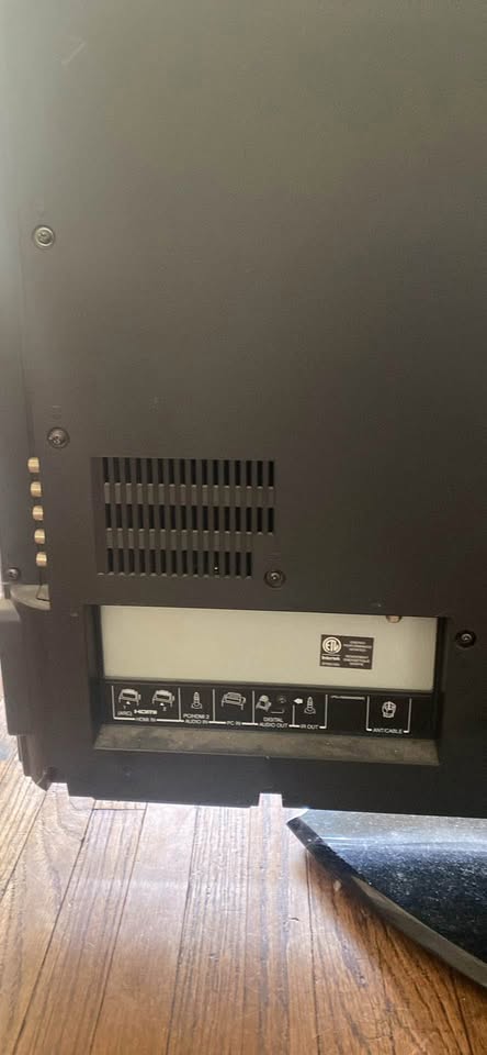 Toshiba LCD 40” TV - photo 2