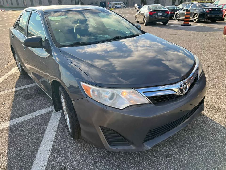 2012 Toyota Camry - photo 2