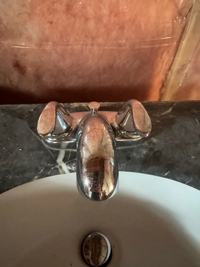 Bathroom Vanity with Sink, faucet and mirror image indicator(3)