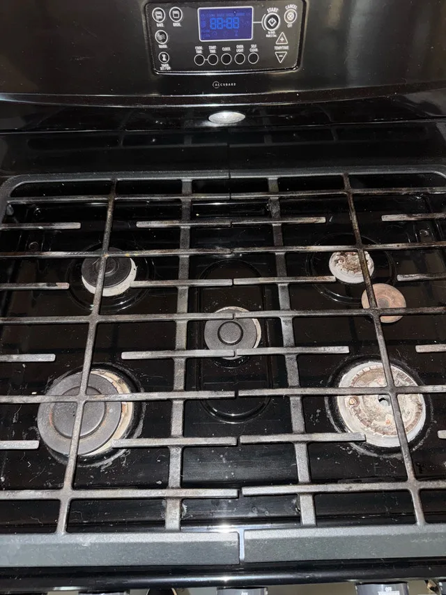 Whirlpool Gas Stove – Works Great! image indicator(2)