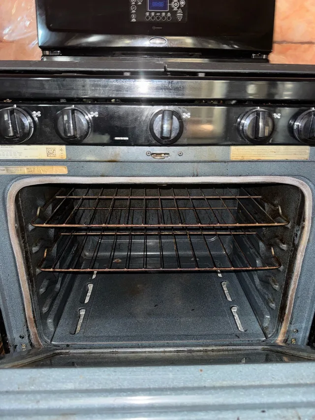 Whirlpool Gas Stove – Works Great! image indicator(3)