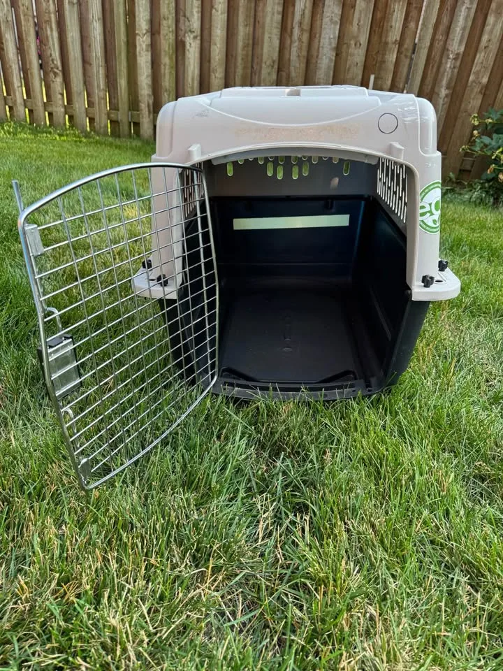 Dog Crate-plastic travelling crate image indicator(2)