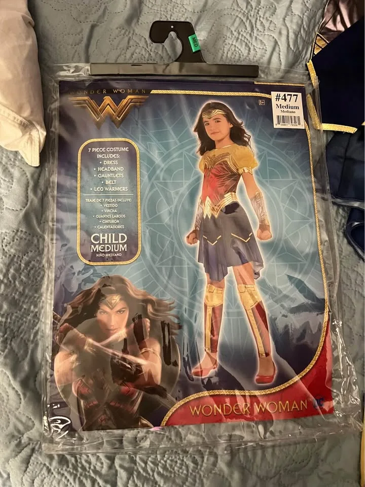 Superwoman Halloween costumes image indicator(3)