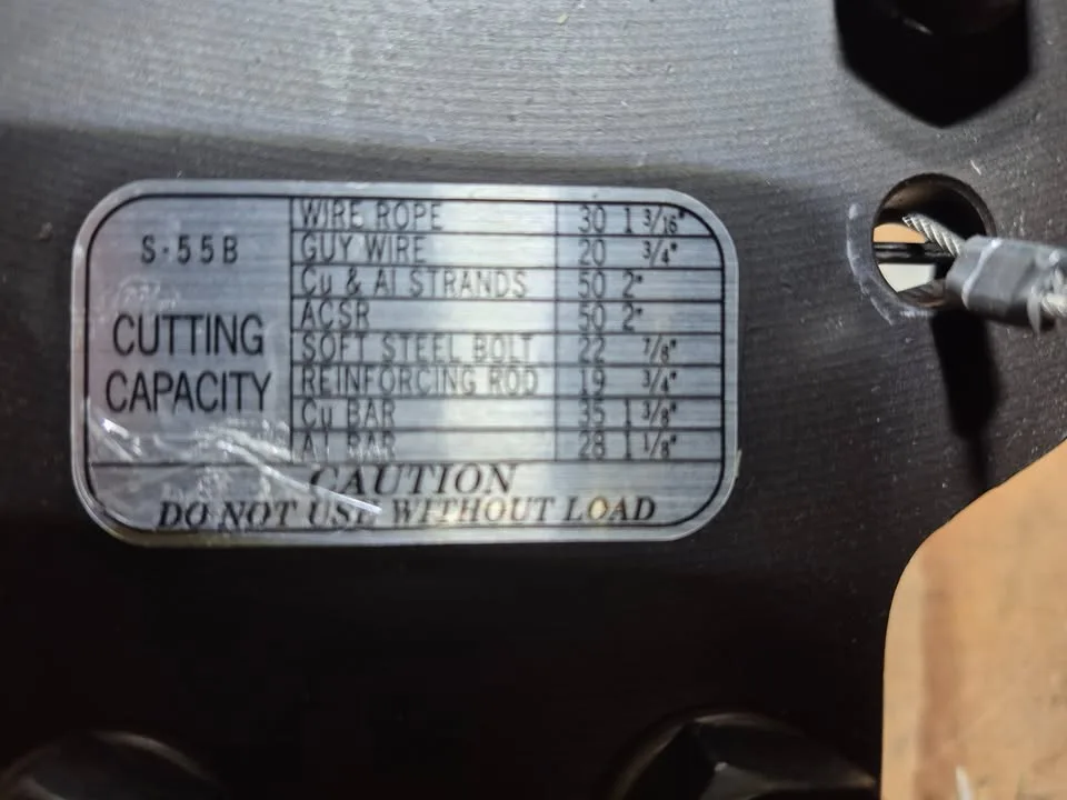 13 ton Self-Contained Hydraulic Cutter Huskie Tools S-55B image indicator(3)