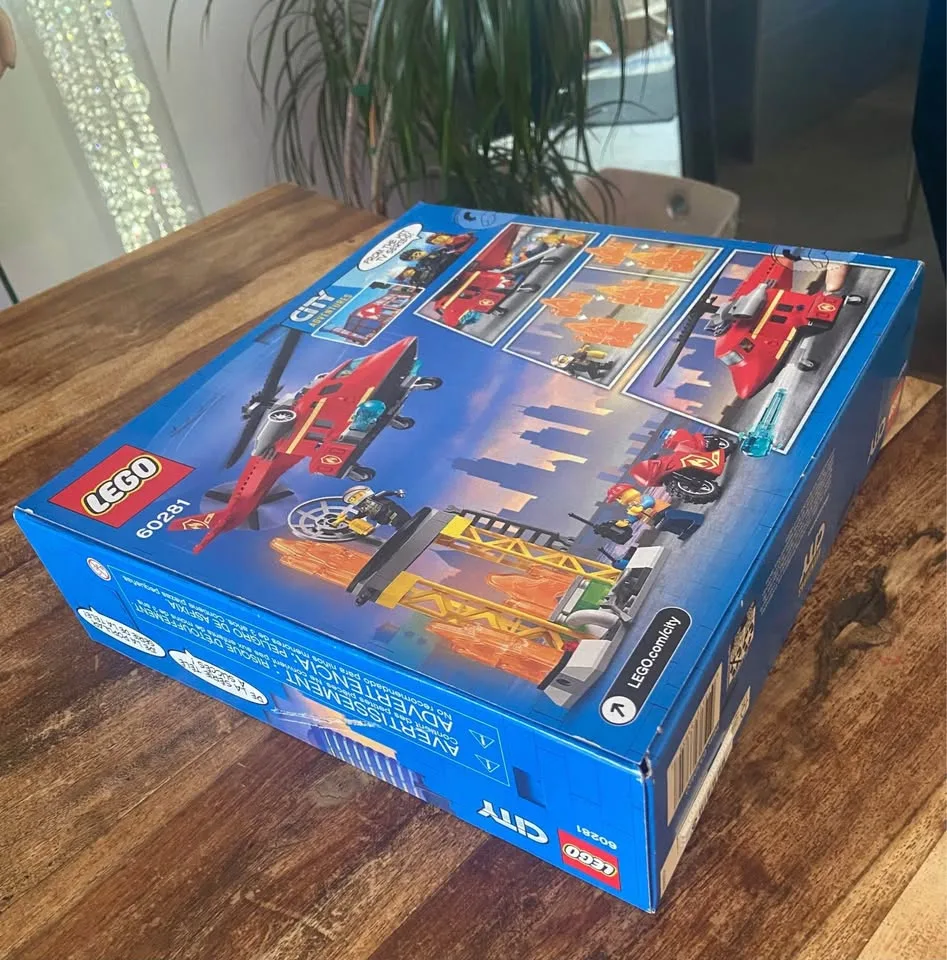 BRAND NEW: Lego City Fire Resue Helicopter 60281 *RETIRED* image indicator(3)
