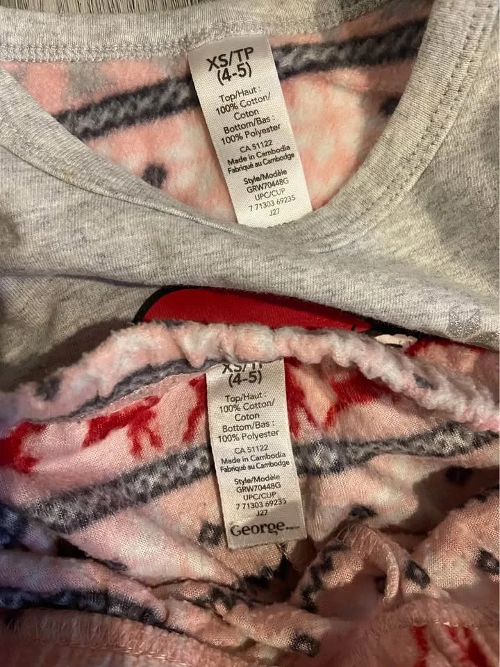 EUC: 2-Piece Girls Christmas Pajama Set Size XS (4-5 years) image indicator(4)