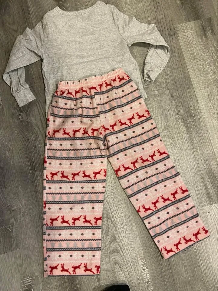 EUC: 2-Piece Girls Christmas Pajama Set Size XS (4-5 years) image indicator(5)
