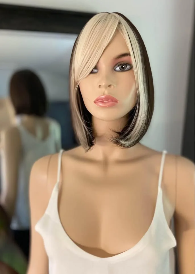 Shoulder-Length Dark Brown Bob Wig with Blonde Bangs image indicator(2)