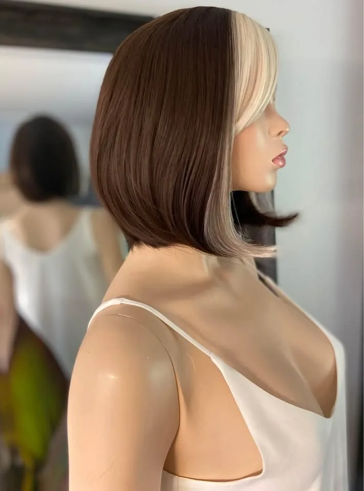 Shoulder-Length Dark Brown Bob Wig with Blonde Bangs image indicator(5)