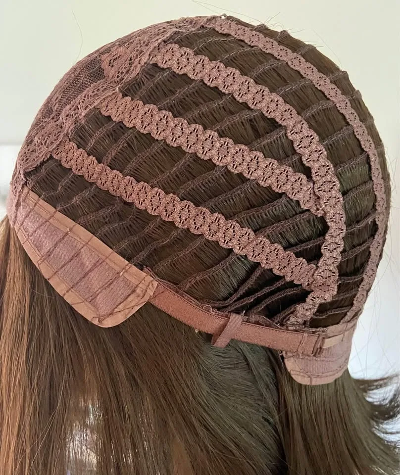 Shoulder-Length Dark Brown Bob Wig with Blonde Bangs image indicator(8)