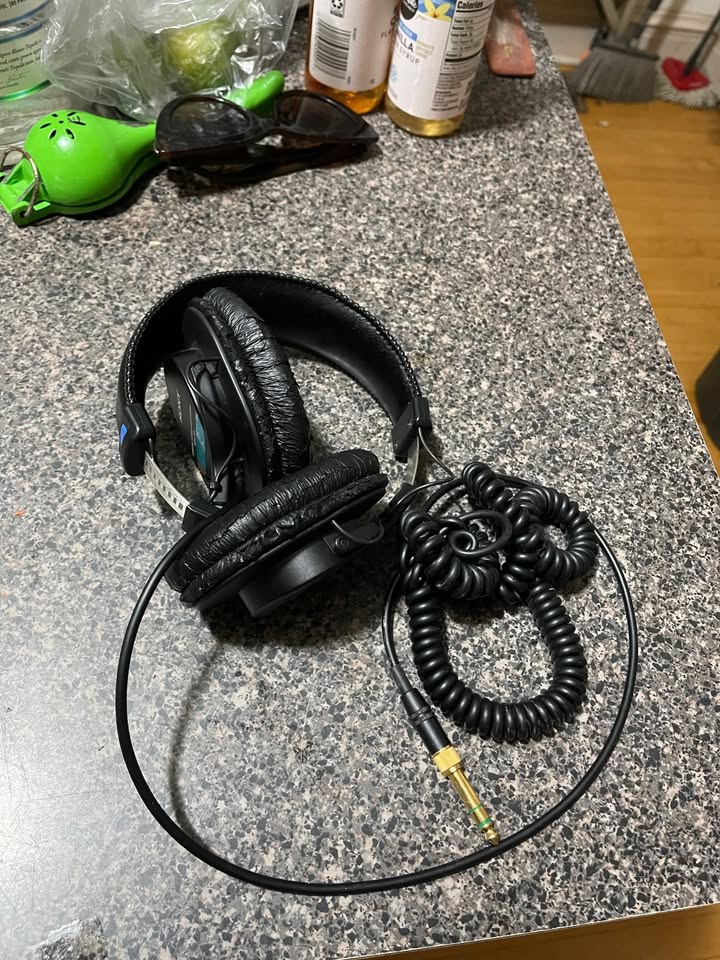 Sony MDR-7506 - Studio Headphones - photo 4
