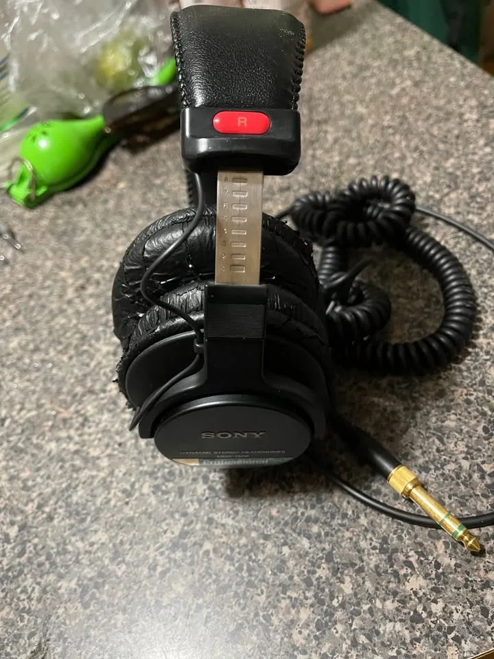 Sony MDR-7506 - Studio Headphones image indicator(8)