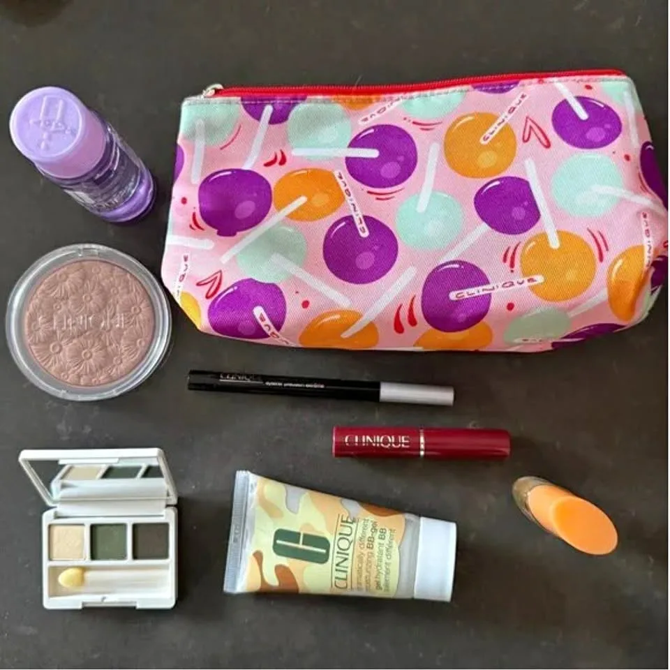 Clinique 8pc Makeup Bundle