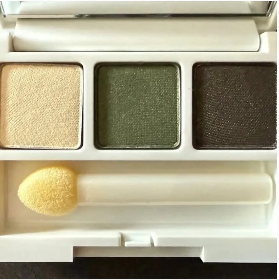 Clinique 8pc Makeup Bundle image indicator(2)