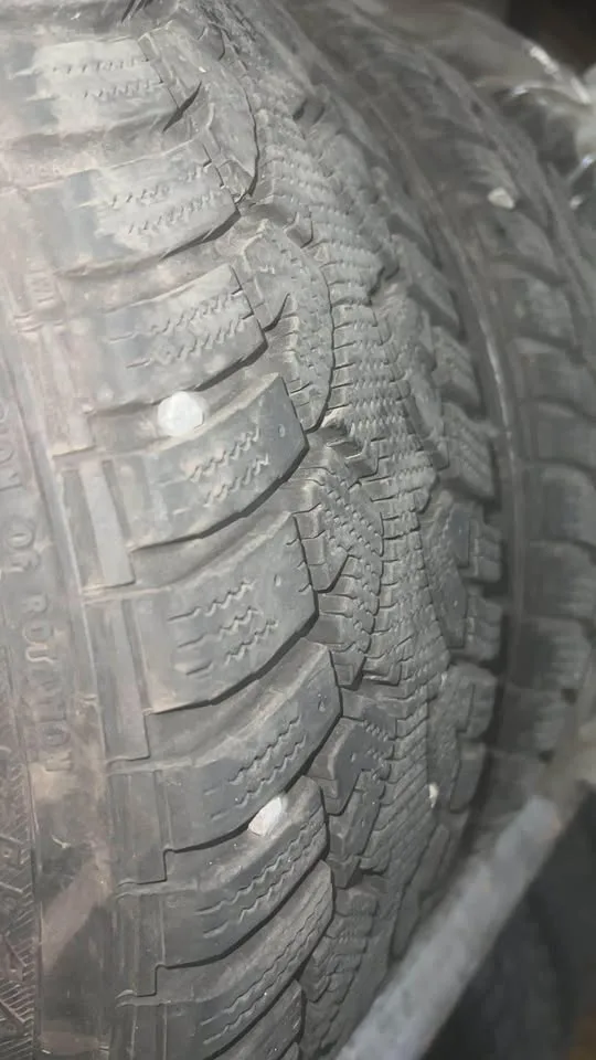 Golf / GTI / Golf R Winter Tires 205/50/17 with rims 5x100 image indicator(2)