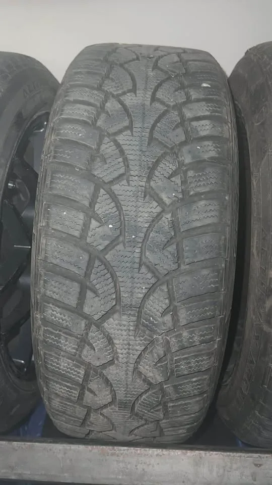 Golf / GTI / Golf R Winter Tires 205/50/17 with rims 5x100 image indicator(3)