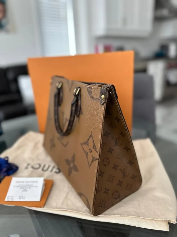 Authentic Louis Vuitton OTG MM Size image indicator(2)