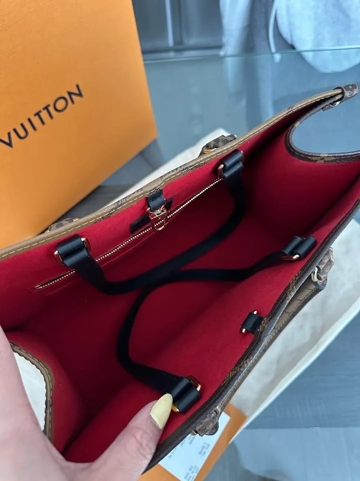 Authentic Louis Vuitton OTG MM Size image indicator(3)