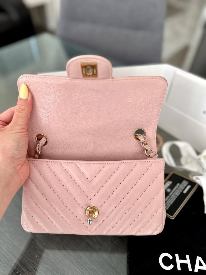 Authentic Chanel Classic Mini Rectangular 17C - photo 2