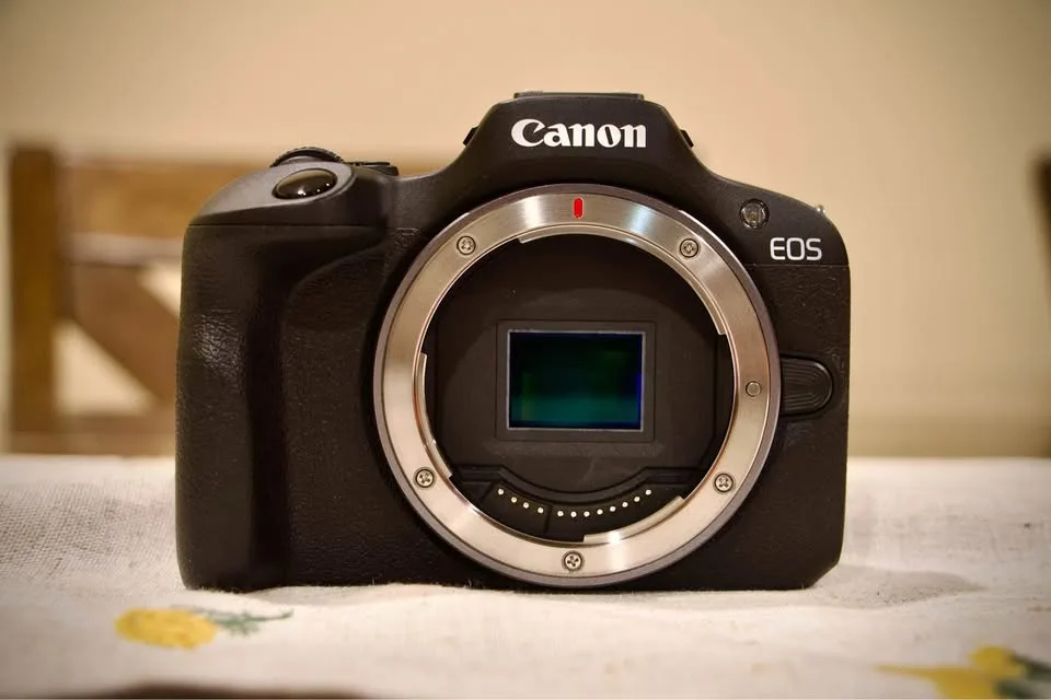 Canon R100 Nearly New image indicator(2)