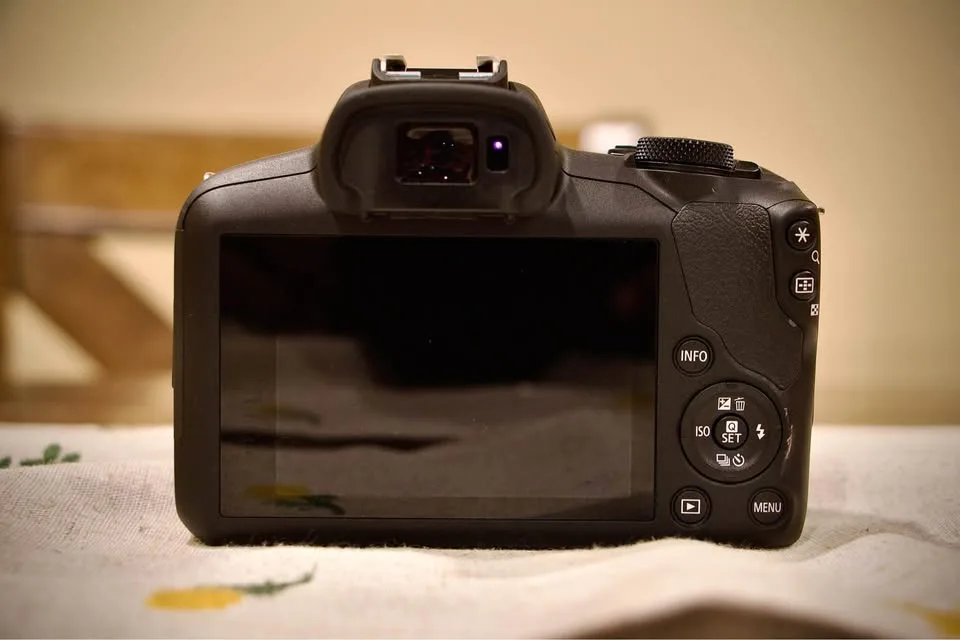 Canon R100 Nearly New image indicator(3)