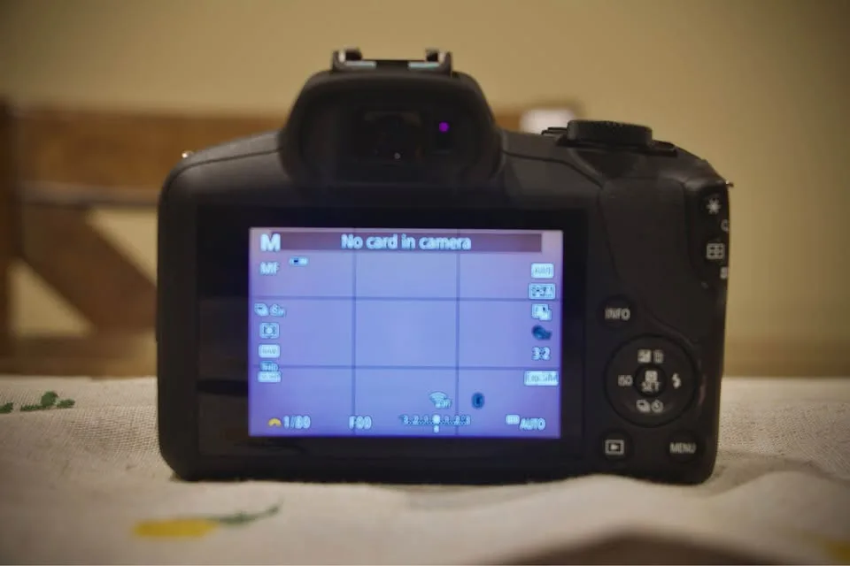 Canon R100 Nearly New image indicator(4)