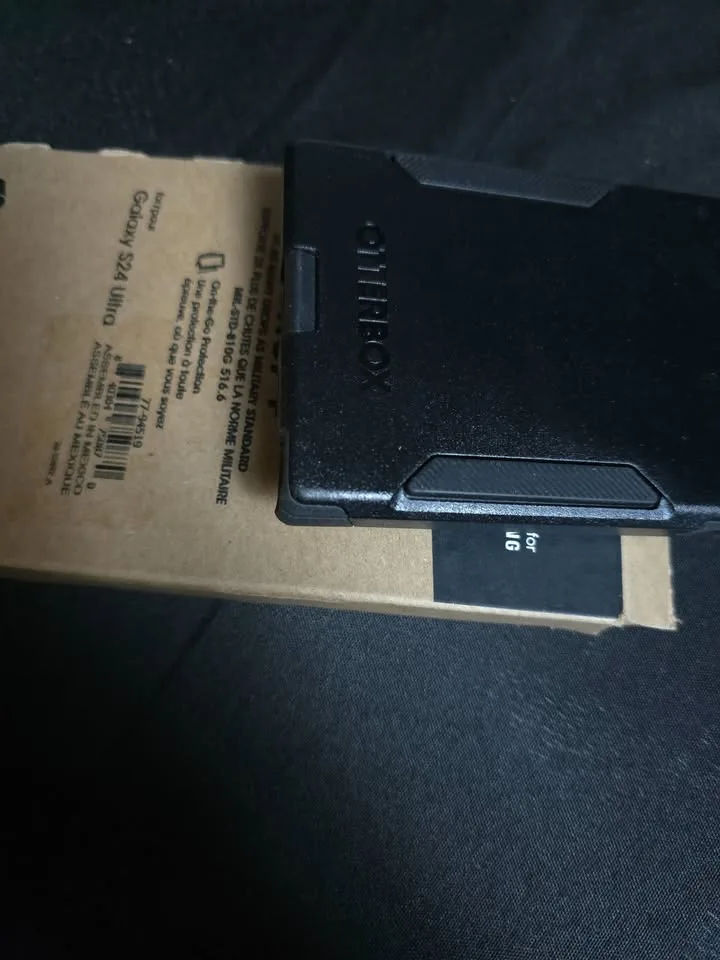 Galaxy S24 Ultra OtterBox Commuter Case (Black) image indicator(6)