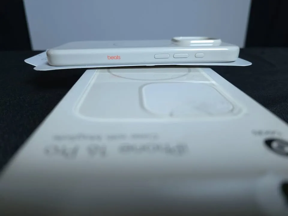 BEATS IPHONE 16 PRO - SUMMIT STONE BEIGE CASE image indicator(5)