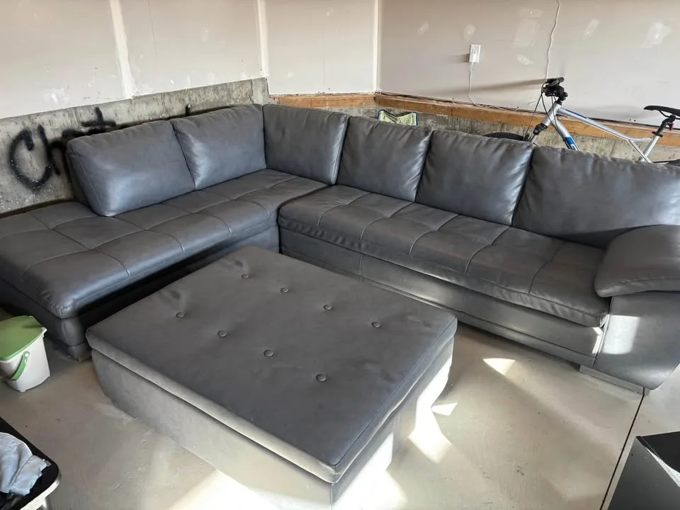 Leather Couch from Konto Furniture image indicator(3)