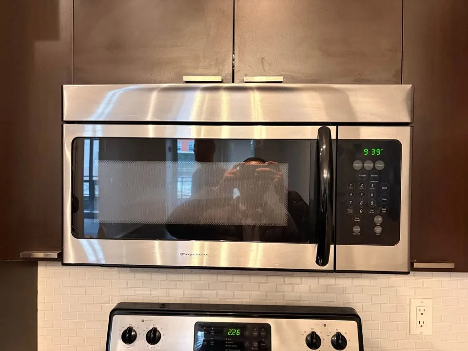 Frigidaire Over-the-Range Microwave - Stainless - Working image indicator(4)