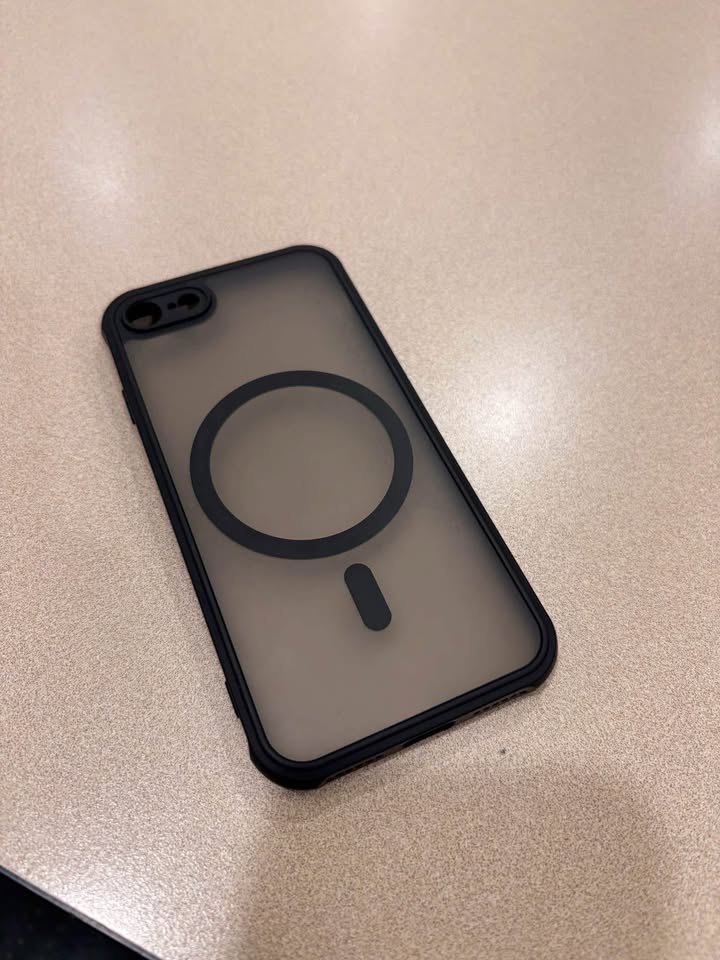 iPhone SE 2nd Gen (2020) - photo 3