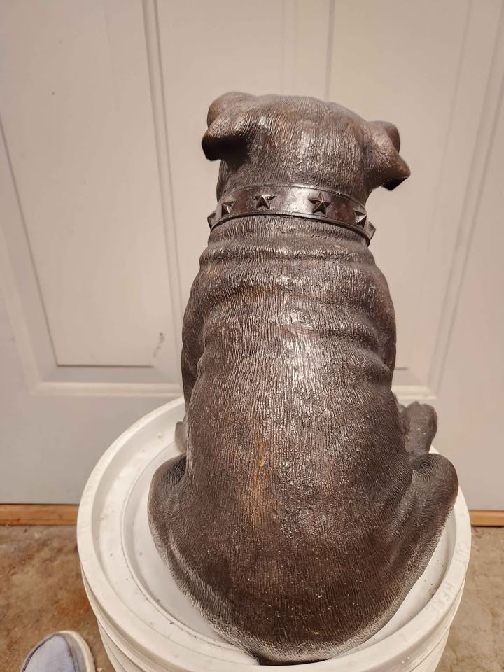 Bulldog statue - photo 4