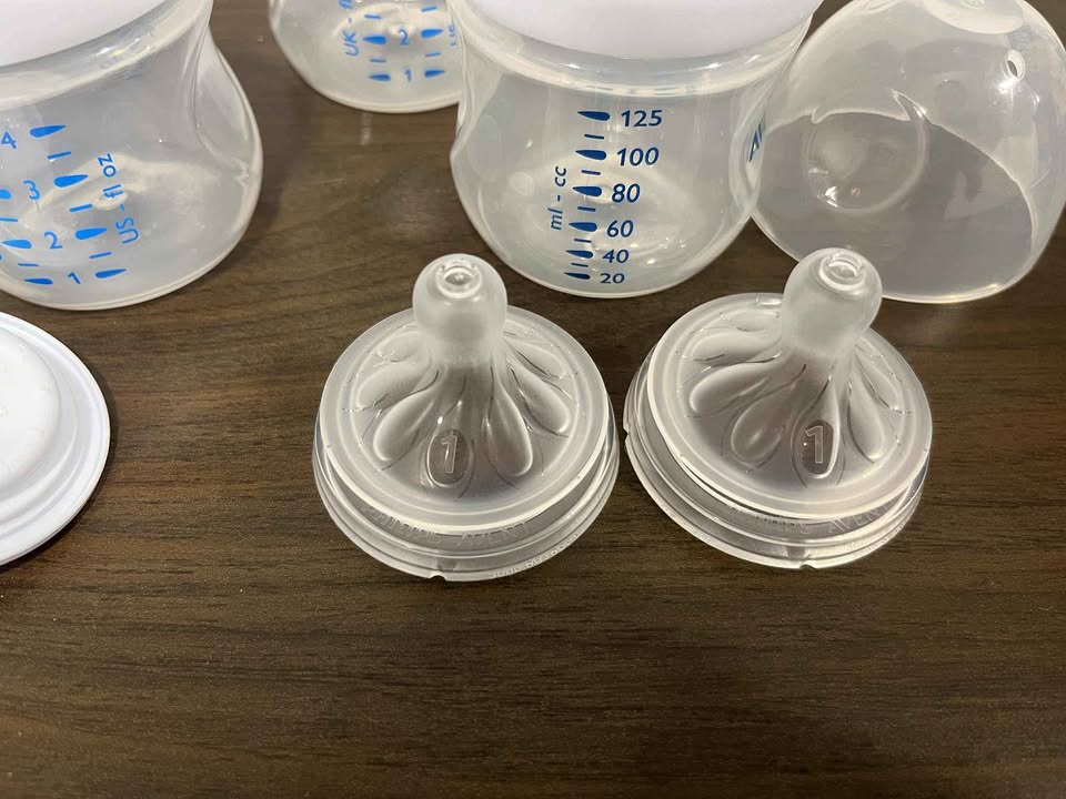 Phillips Avent 4oz Bottles - photo 2