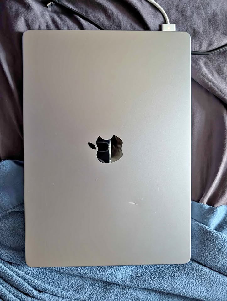 2021-14in Macbook Pro M1 Pro 16GB 500GB with charger