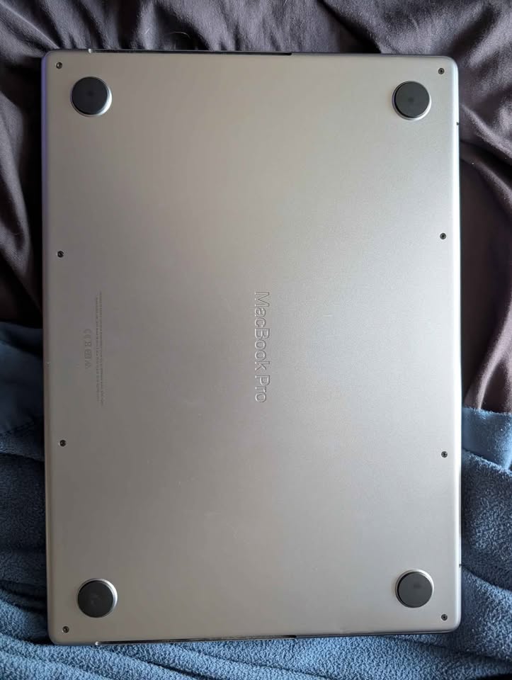 2021-14in Macbook Pro M1 Pro 16GB 500GB with charger - photo 2