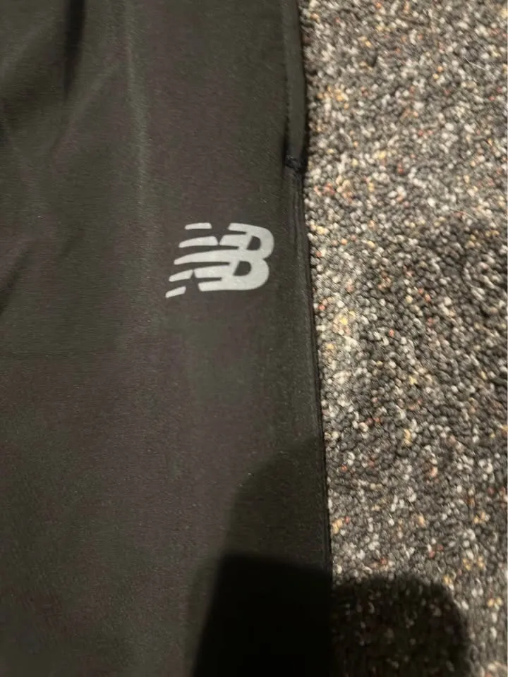 New Balance men’s Joggers image indicator(2)