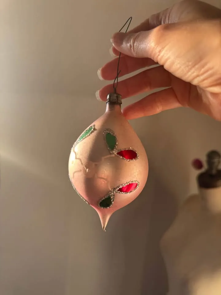 RARE Vintage Shiny Brite Ornaments (Set of 7) image indicator(2)