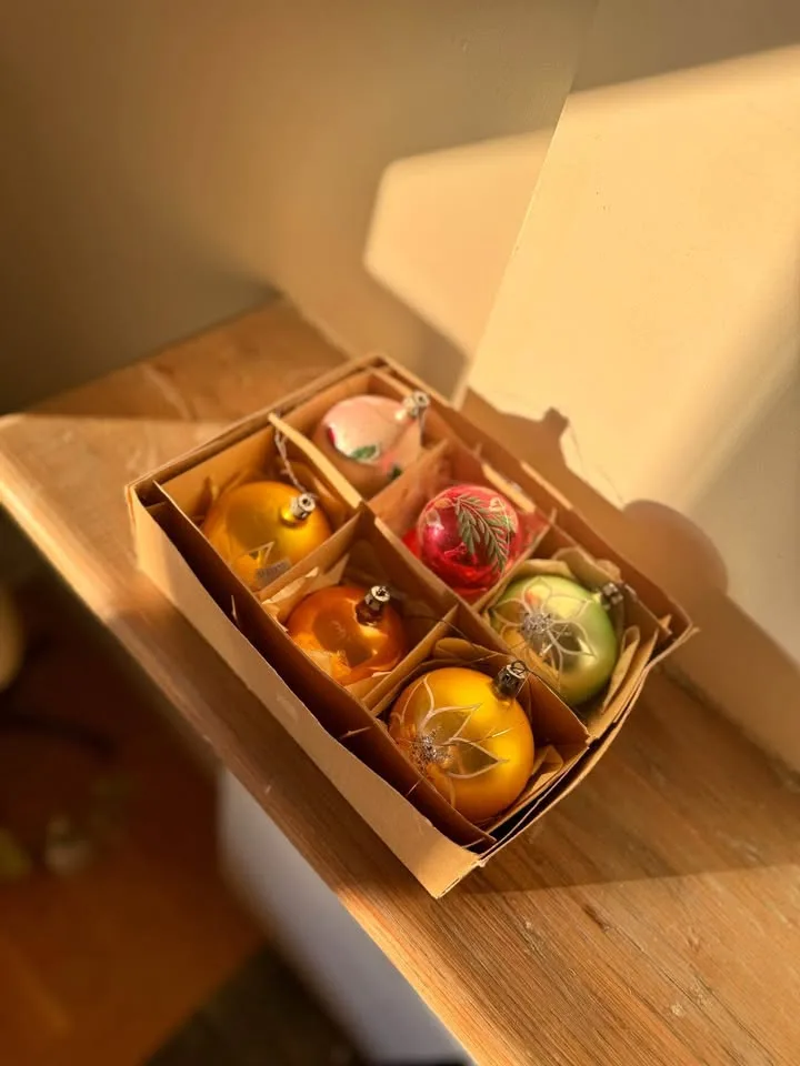 RARE Vintage Shiny Brite Ornaments (Set of 7) image indicator(3)