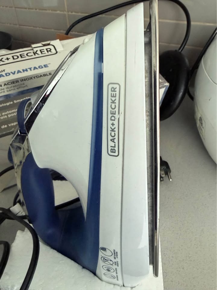 Move Out Sale! Steam Iron –with box Great Condition - photo 3
