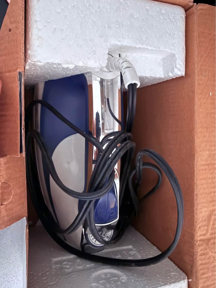 Move Out Sale! Steam Iron –with box Great Condition - photo 4