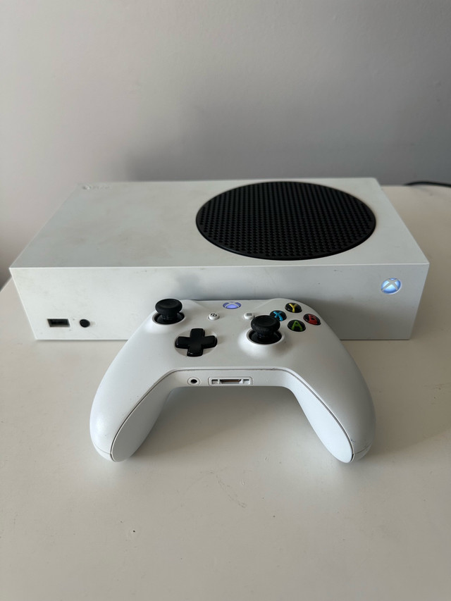 Xbox Series S with controller - photo 2