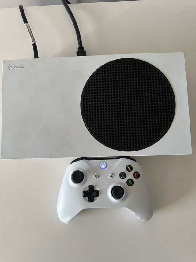 Xbox Series S with controller - photo 3