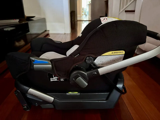 Nuna PIPA Car Seat + Base & Adapters – Excellent Condition!