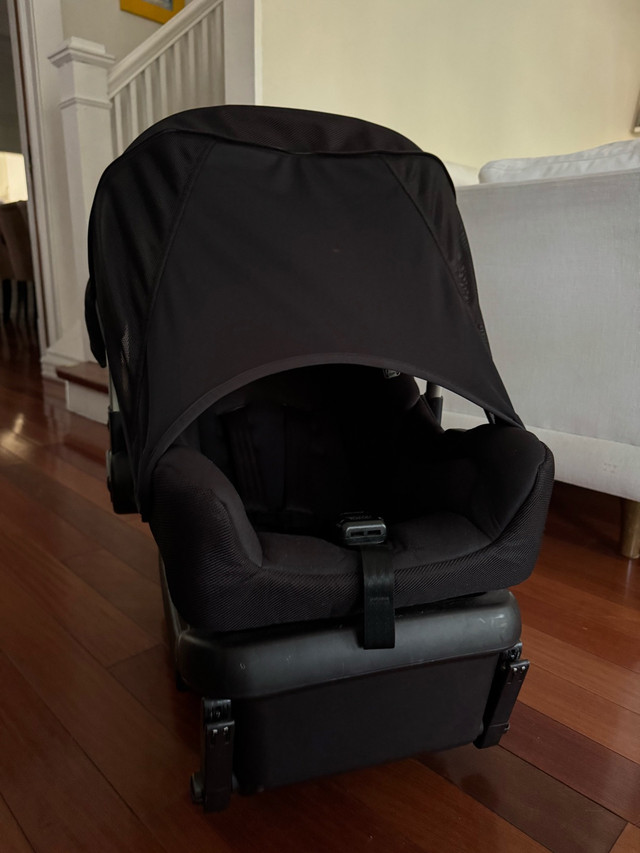 Nuna PIPA Car Seat + Base & Adapters – Excellent Condition! - photo 2