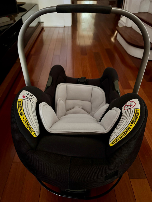 Nuna PIPA Car Seat + Base & Adapters – Excellent Condition! - photo 3