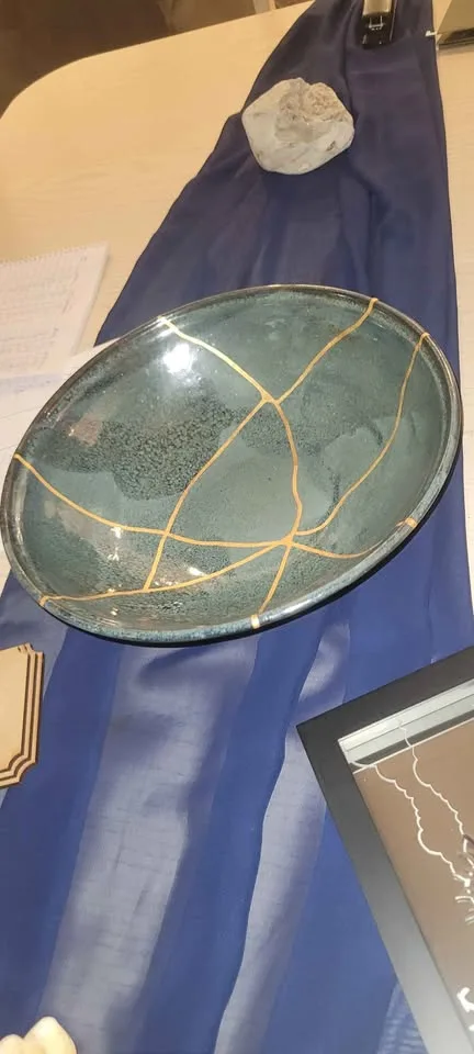 Ceramic bowl using Kintsugi